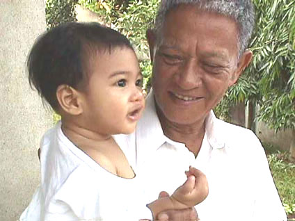 Lolojoeyboy.JPG (40826 bytes)